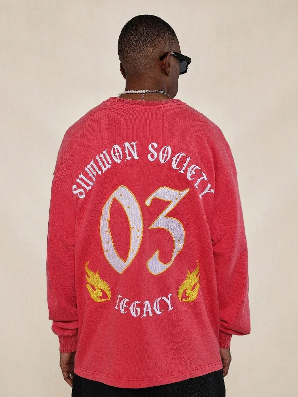 Shop the essentials – men’s wardrobe must-haves on sale.  Washed Loopback Long Sleeve Sweatshirt With Large Embroidered Design