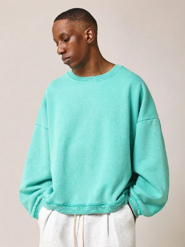 Get 25% off select men’s clothing when you shop online!  Oversized Fit Washed Super Premium Heavyweight Essential Sweatshirt